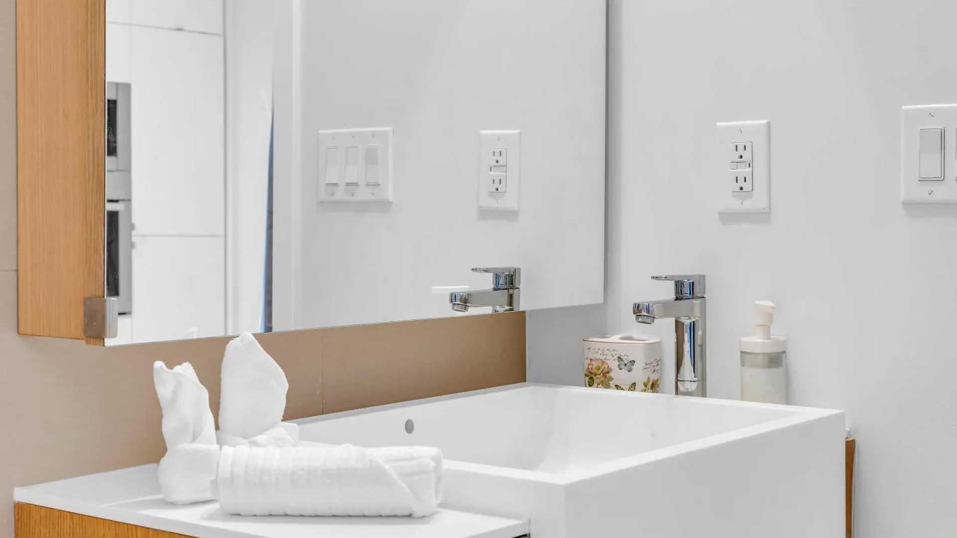 Apartment Chic Toronto Suite Canada