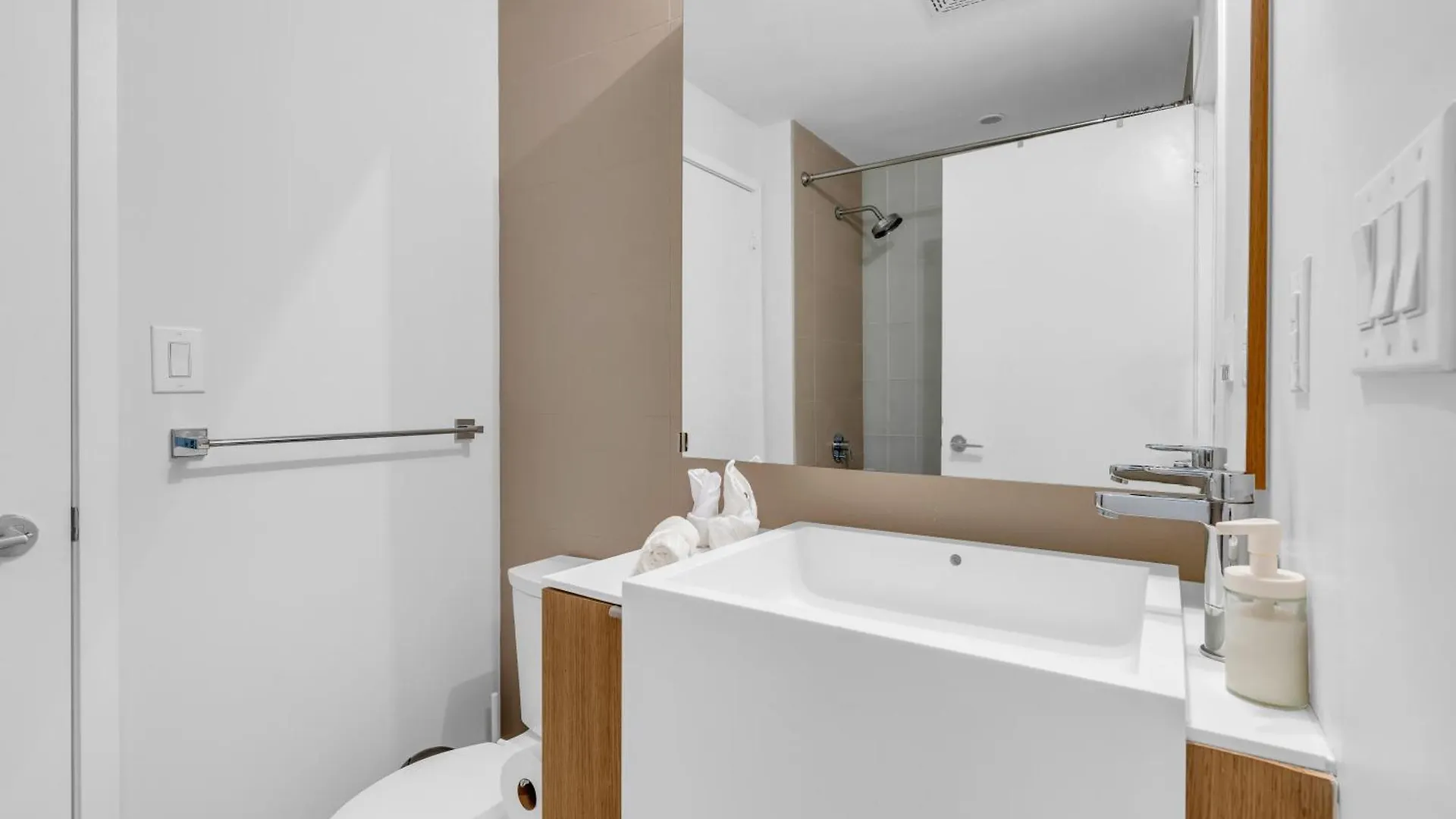 Chic Toronto Suite