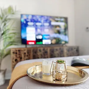 Apartment Infivilla Deluxe In Downtown With Amazing View, Toronto